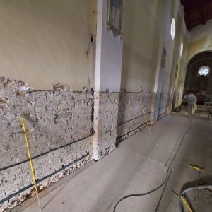 rimuovere l'umidità da una chiesa con elettrosmosi